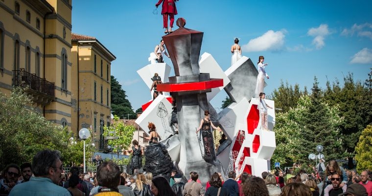Festa di primavera e dei carri in gesso
