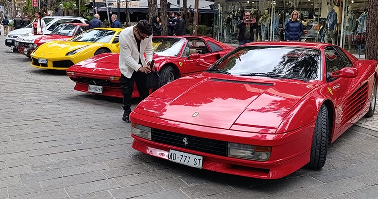 FERRARI RITROVO
