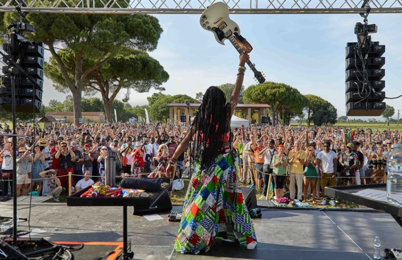 Fatoumata DiawaraBab L’ Bluz