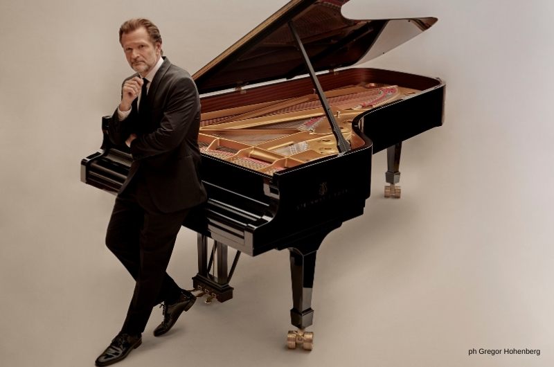ELENA BUCCI - SEBASTIAN KNAUER