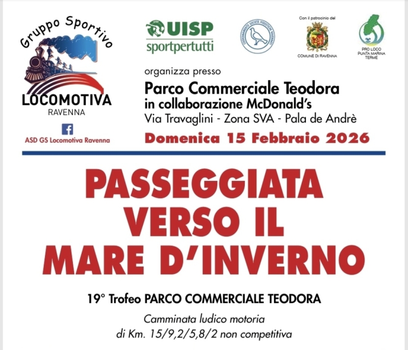 Passeggiata verso il mare d'inverno