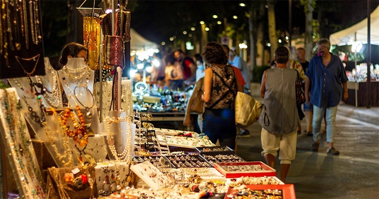 Mercatini in piazza e in viale Italia