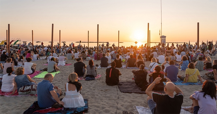 Concerto all'Alba sulla spiaggia di Cesenatico