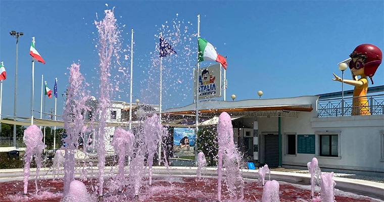 Italia in Miniatura: la Spiaggia di Rimini diventa rosa!