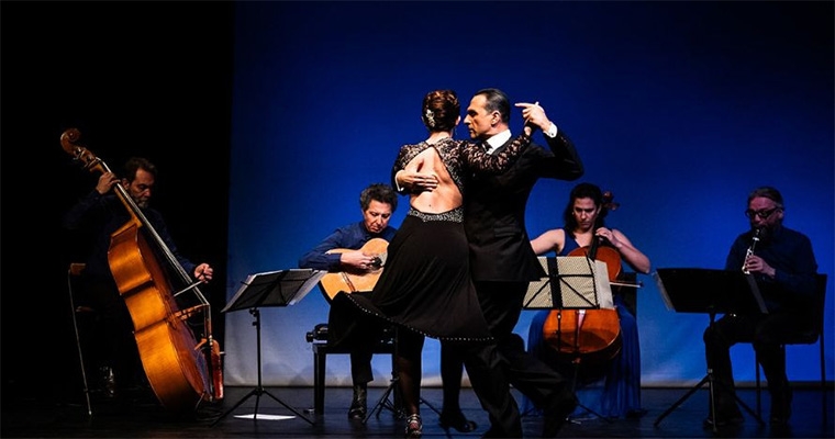 Piazzolla ritrovato: The rough dancer and the cyclical night