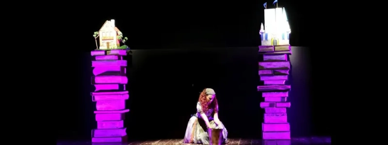 Proscenio Teatro Cenerentola in bianco e nero