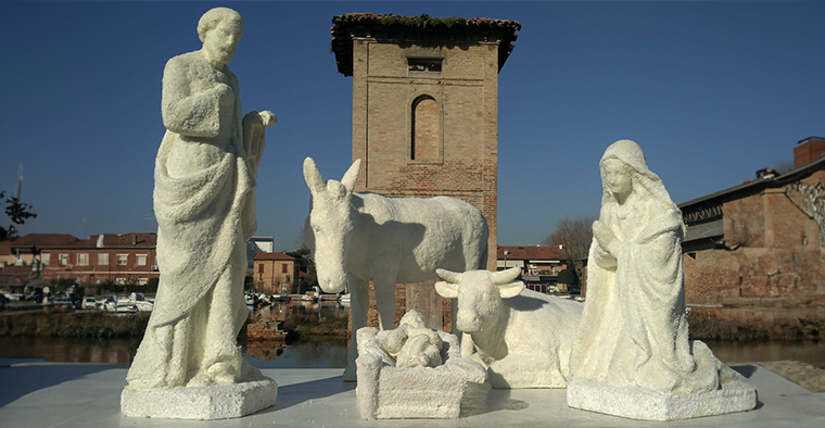 Presepe di sale sull'acqua