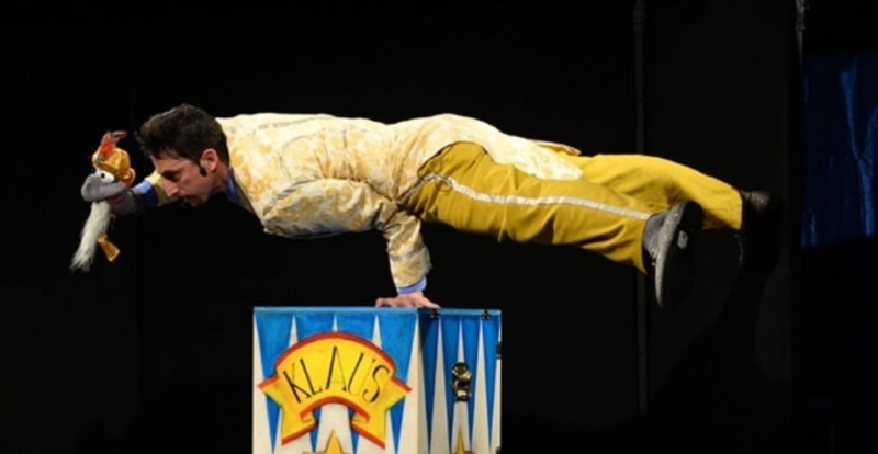 Le magie ed acrobazione di Gran Ventriloquini