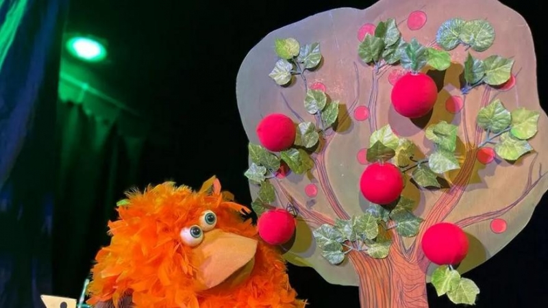 Pluma guitarra y papel