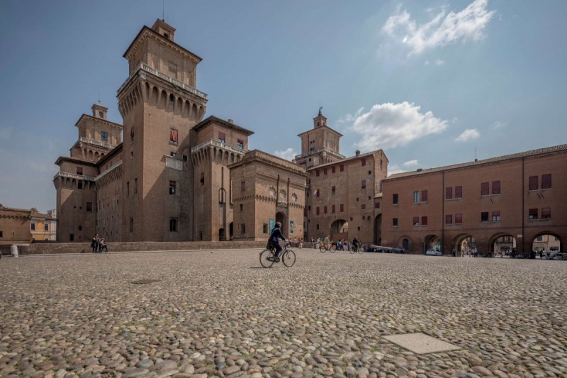Castello Estense - visita guidata speciale Notte Rosa