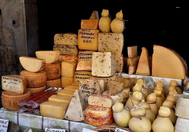 Mercatini in piazza e in viale Italia