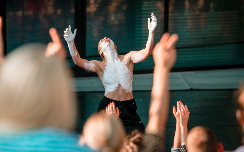 Agnietė Lisičkinaitė | HANDS UP